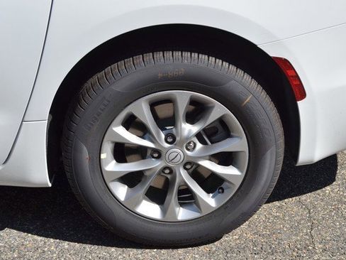 New 2026 Chrysler Pacifica Select image 12