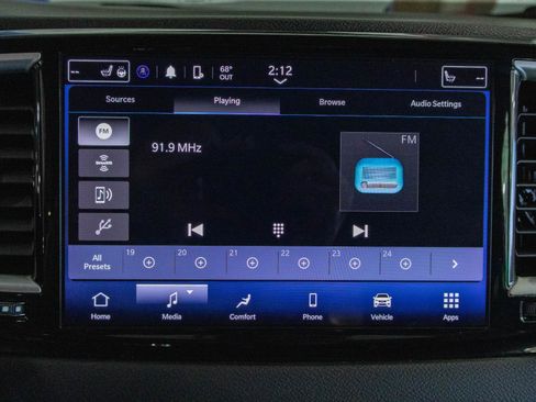 Used 2024 Chrysler Pacifica Touring-L FWD image 8