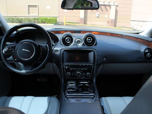 Used 2013 Jaguar XJ AWD image 22