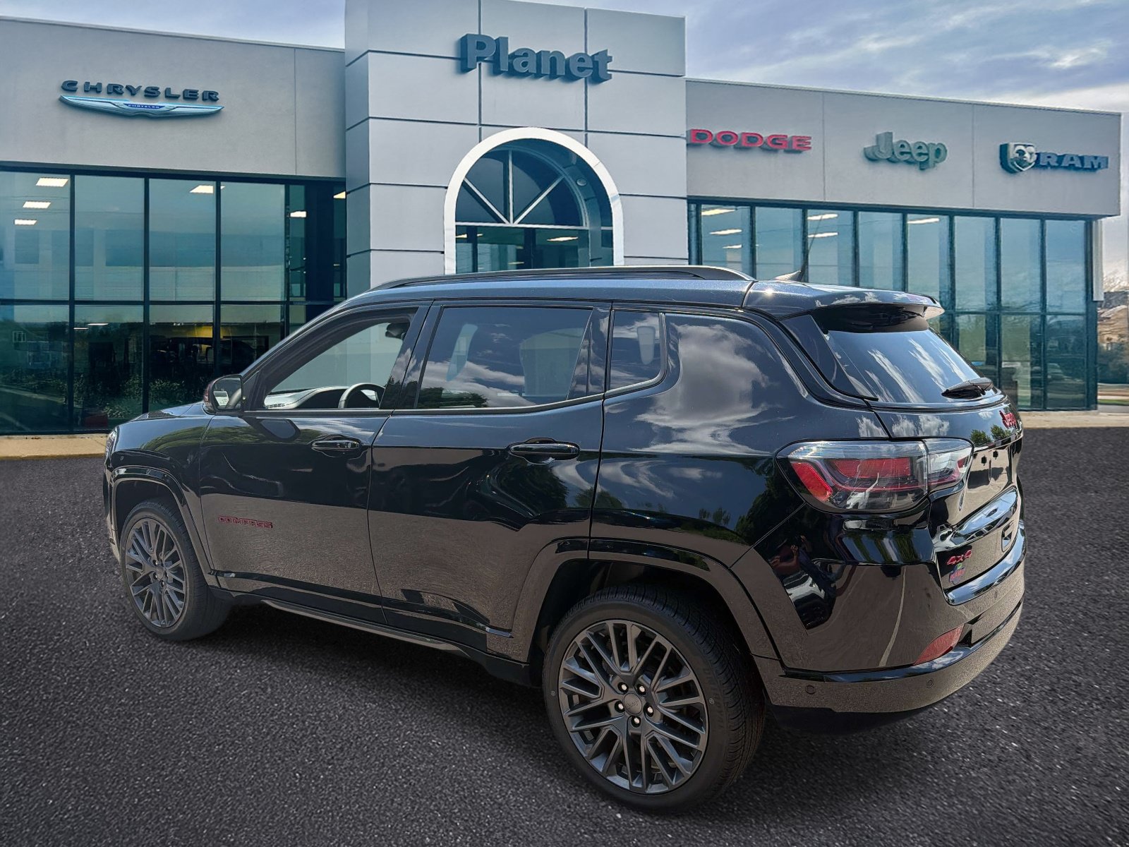 Used 2023 Jeep Compass Limited w/ Elite Group for (Red) Edition AWD/4WD image 3