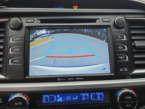 Used 2018 Toyota Highlander XLE image 22