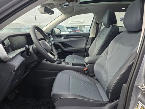 New 2025 Volkswagen Tiguan SE AWD/4WD image 23