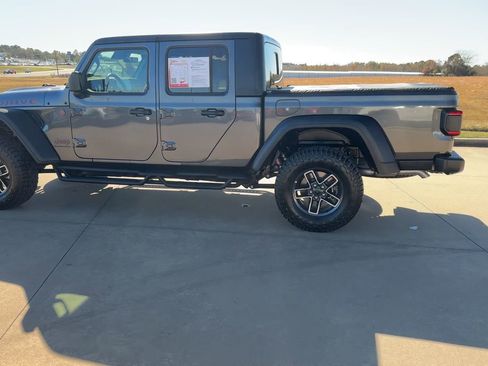 Used 2025 Jeep Gladiator Mojave w/ Convenience Group image 5