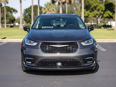 Used 2023 Chrysler Pacifica Touring-L