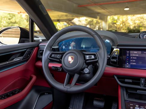 New 2026 Porsche Macan 4 Electric AWD/4WD image 37