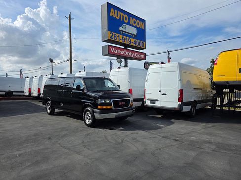 Used 2023 GMC Savana 3500 Extended w/ Driver Convenience Package image 29