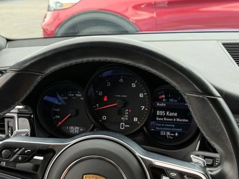 Used 2018 Porsche Macan AWD/4WD image 7