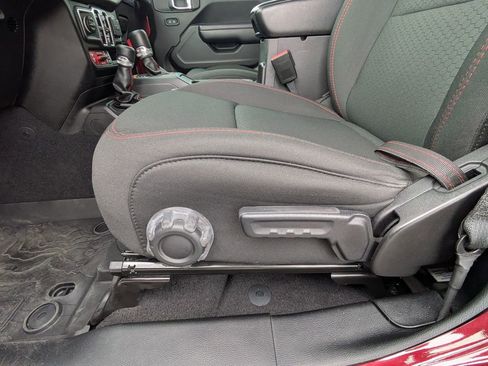 Used 2021 Jeep Wrangler Unlimited Rubicon AWD/4WD image 13