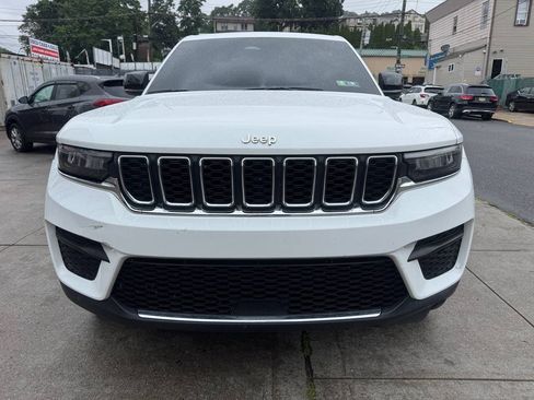 Used 2023 Jeep Grand Cherokee Laredo AWD/4WD image 2