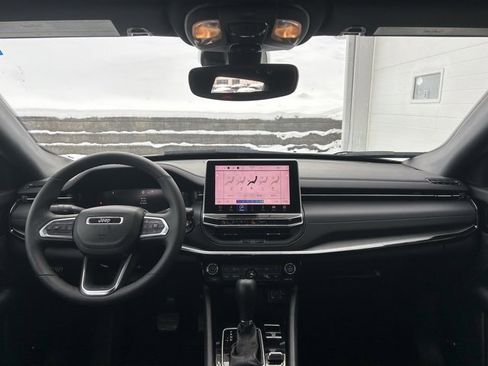 Certified 2025 Jeep Compass Limited w/ High Altitude Package image 10