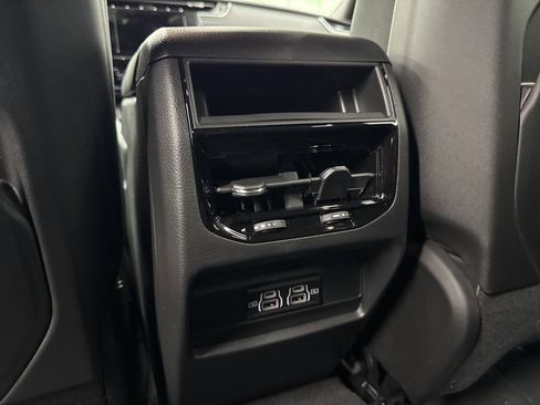 Used 2025 Jeep Grand Cherokee Laredo X image 11