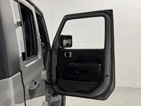 Used 2021 Jeep Gladiator Overland w/ Popular Equipment Package image 43