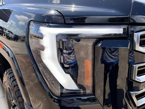 Used 2024 GMC Sierra 2500 AT4 w/ AT4 Premium Plus Package AWD/4WD image 33