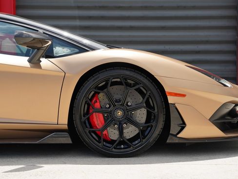 Used 2020 Lamborghini Aventador SVJ AWD/4WD image 15