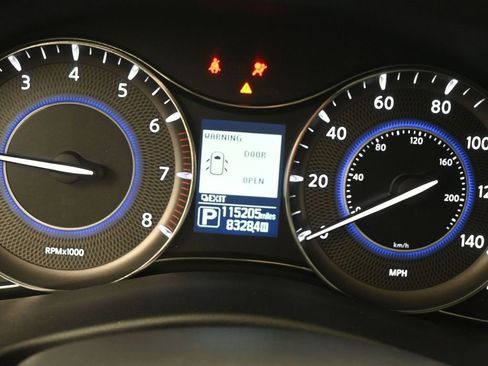 Used 2018 INFINITI QX80 4WD w/ Deluxe Technology Package image 8