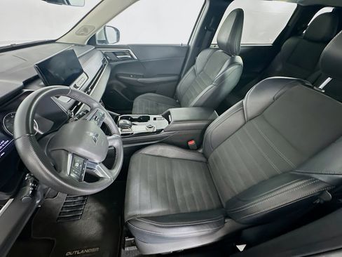 Used 2025 Mitsubishi Outlander SE FWD image 13