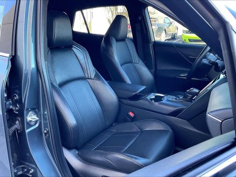 Used 2023 Toyota Venza Limited image 8