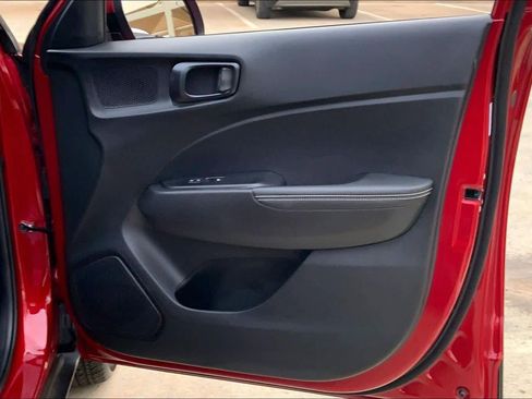 Certified 2025 Hyundai Venue Limited image 22