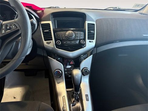 Used 2016 Chevrolet Cruze LT image 9
