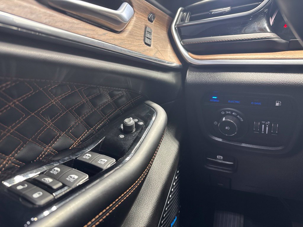 Used 2023 Jeep Grand Cherokee Summit w/ Advanced Protech Group IV AWD/4WD image 9