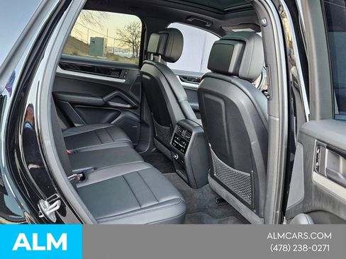 Used 2024 Porsche Cayenne S AWD/4WD image 18