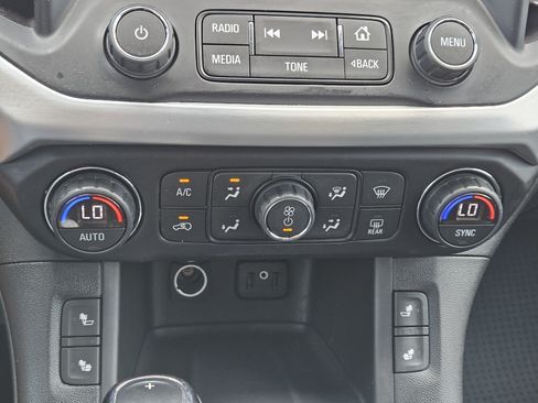Used 2017 GMC Acadia SLT FWD image 19