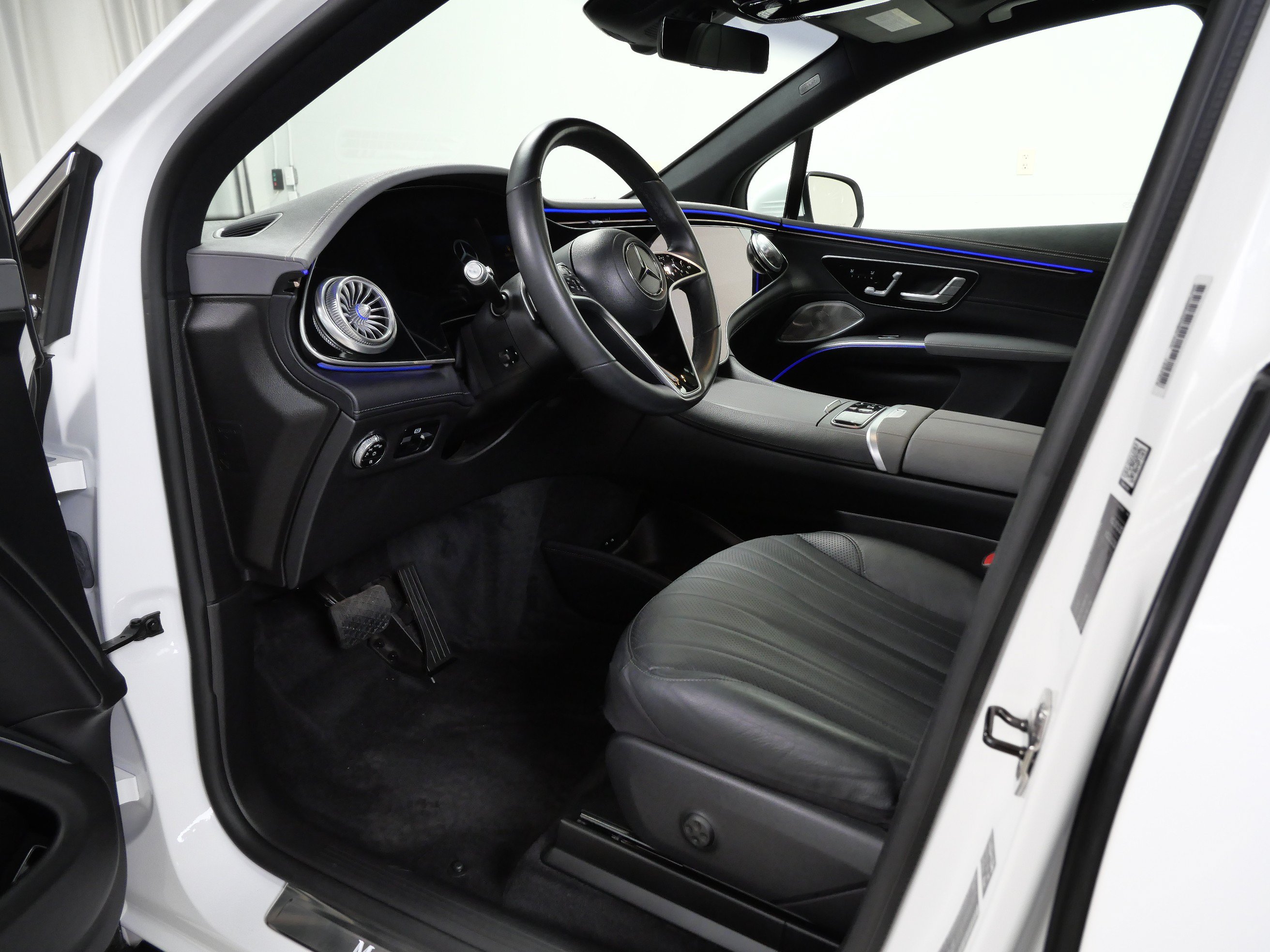 Certified 2023 Mercedes-Benz EQS 580 4MATIC SUV image 13
