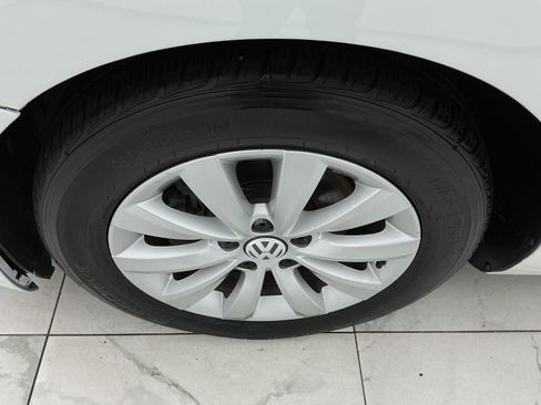 Used 2019 Volkswagen Beetle 2.0T S FWD image 39