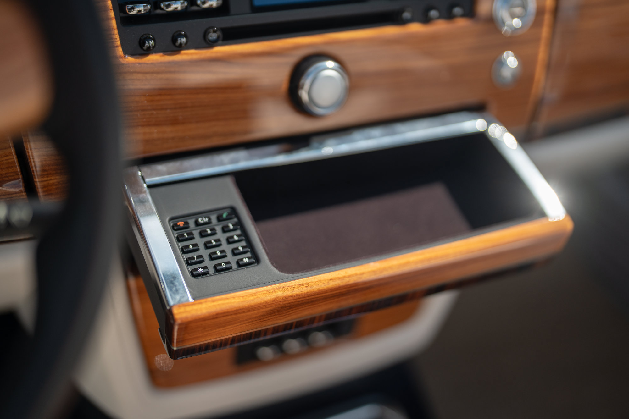 Used 2011 Rolls-Royce Phantom Drophead Coupe RWD image 36