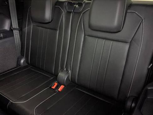 Used 2022 Volkswagen Tiguan SE R-Line FWD image 18