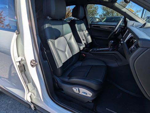 Used 2024 Porsche Macan image 37