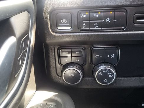 Used 2023 Chevrolet Suburban Premier AWD/4WD image 39