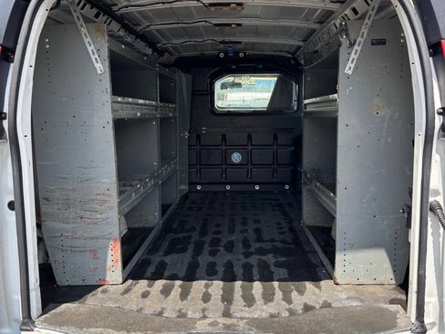 Used 2017 Chevrolet Express 2500 RWD image 12