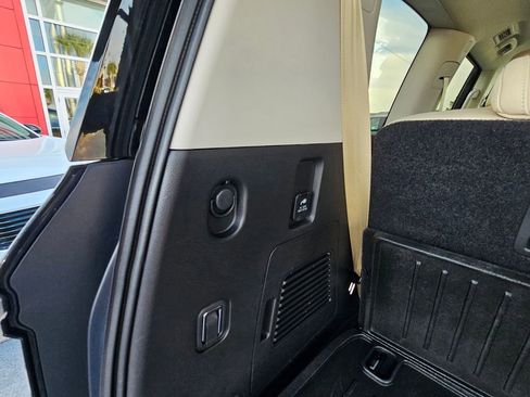Used 2025 Nissan Armada Platinum image 12