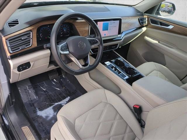 Used 2025 Volkswagen Atlas SE AWD/4WD image 10