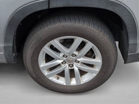 Used 2014 Toyota Highlander LE FWD image 25