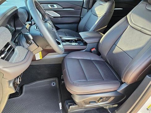 New 2026 Ford Explorer Platinum image 4