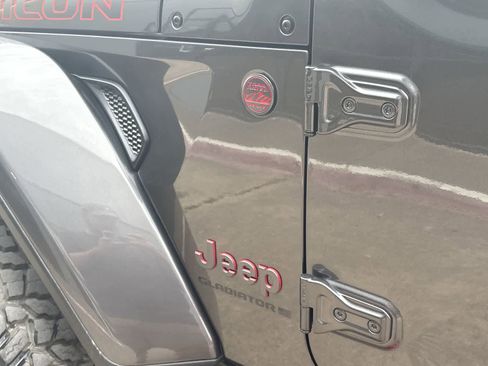 Used 2025 Jeep Gladiator Rubicon w/ Convenience Group image 19