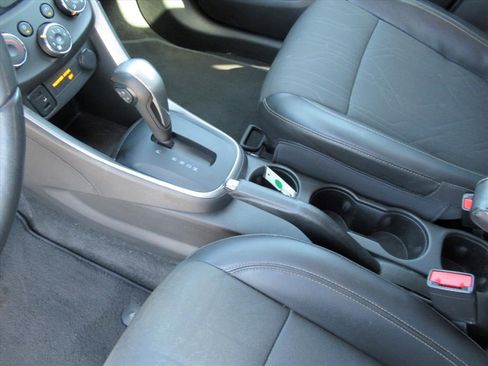 Certified 2022 Chevrolet Trax LT w/ LT Convenience Package image 14