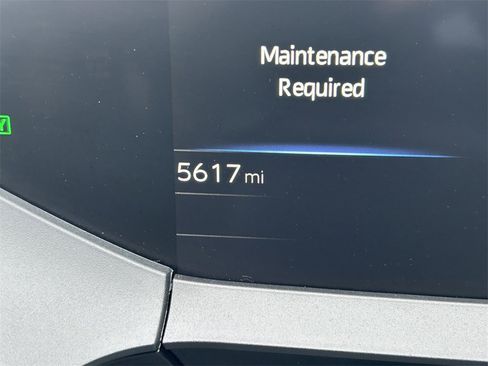 Used 2025 Toyota Prius LE image 32