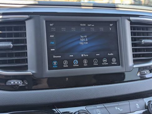 Used 2018 Chrysler Pacifica Touring Plus w/ Tire & Wheel Group FWD image 22