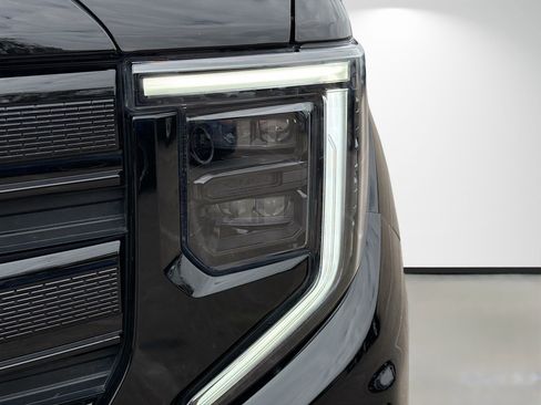 Used 2025 GMC Sierra 1500 Elevation w/ Elevation Premium Package image 9