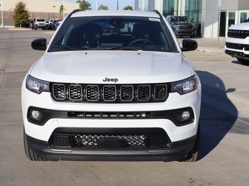 New 2026 Jeep Compass Latitude image 9