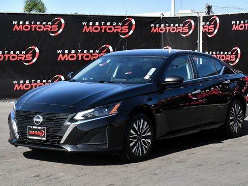 Used 2024 Nissan Altima 2.5 SV image 3