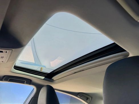 Used 2014 Lexus ES 300h w/ Premium Package w/Bamboo Trim FWD image 17