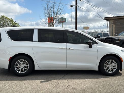 New 2026 Chrysler Voyager LX image 4