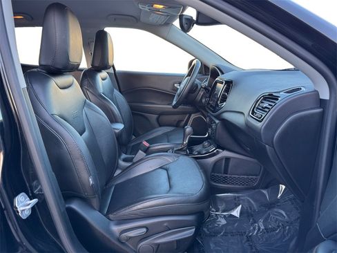 Used 2018 Jeep Compass Limited w/ Navigation Group image 17