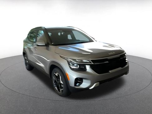 Used 2025 Kia Seltos S image 3