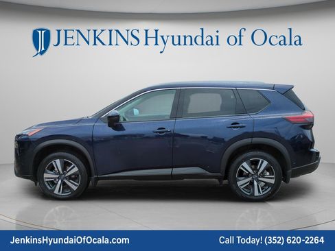 Used 2024 Nissan Rogue SL AWD/4WD image 6