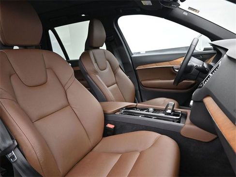 Used 2023 Volvo XC90 B5 Plus image 35